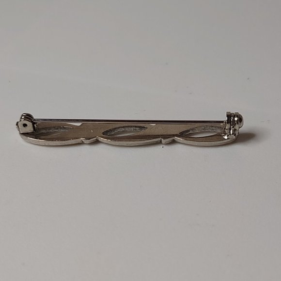 Pretty 2 Inch Silver Tone Brooch - Picture 6 of 10